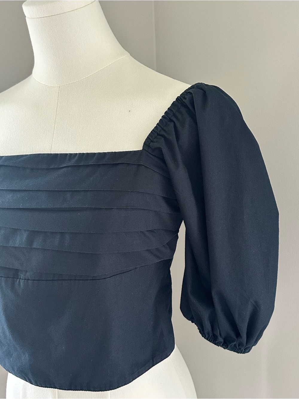 π Abercrombie & Fitch Pleated Puff-Sleeve Poplin Top. Black. Size Small - Picture 3 of 9